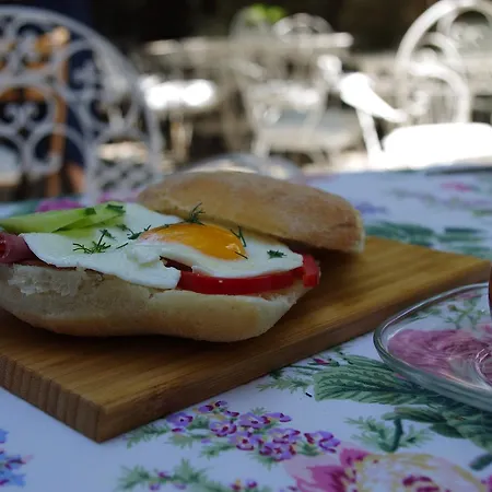 Firuze Alacati Hotel & Meyhane Alojamento de Acomodação e Pequeno-almoço Çeşme