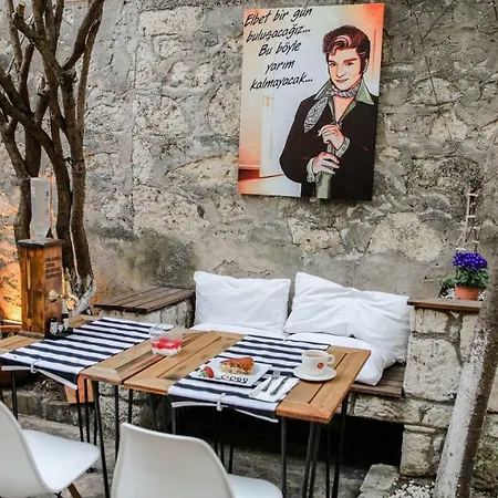 Alojamento de Acomodação e Pequeno-almoço Firuze Alacati Hotel & Meyhane