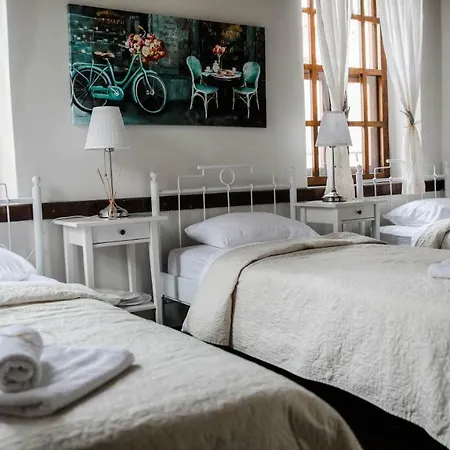Alojamento de Acomodação e Pequeno-almoço Firuze Alacati Hotel & Meyhane 3*