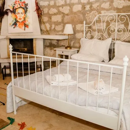 Firuze Alacati Hotel & Meyhane לינה וארוחת בוקר