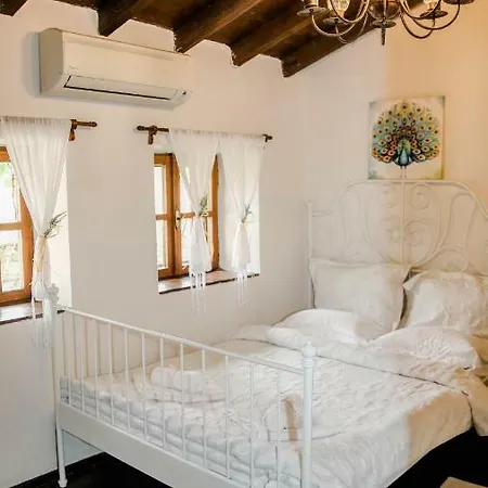 Firuze Alacati Hotel & Meyhane לינה וארוחת בוקר