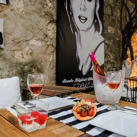 Firuze Alacati Hotel & Meyhane